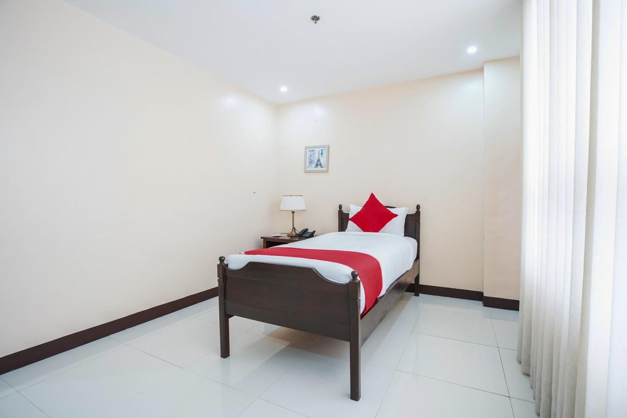 Oyo 236 Hotel Edmundo Pototan Extérieur photo
