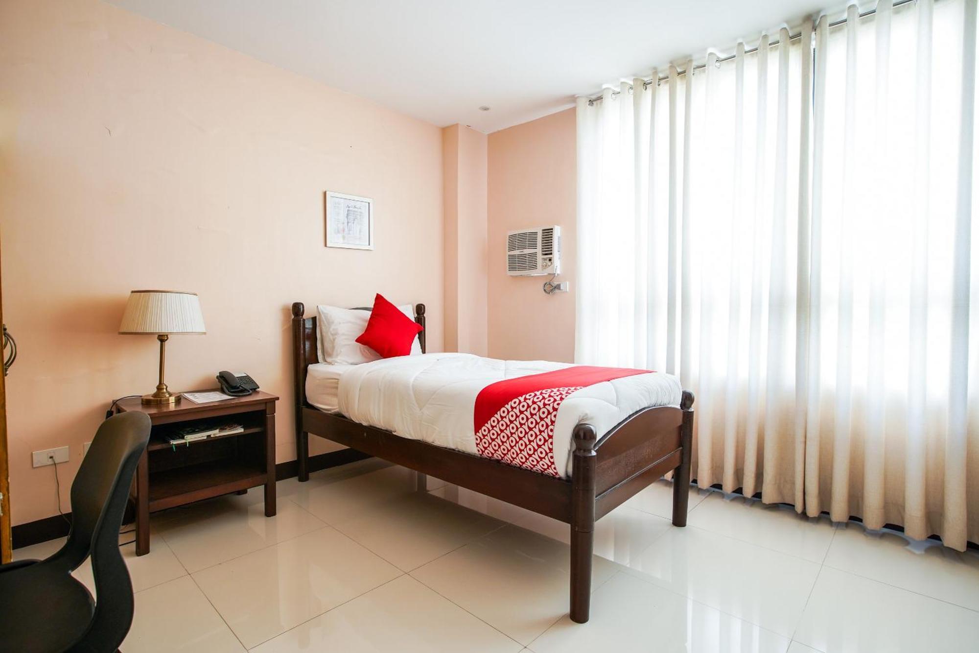 Oyo 236 Hotel Edmundo Pototan Extérieur photo