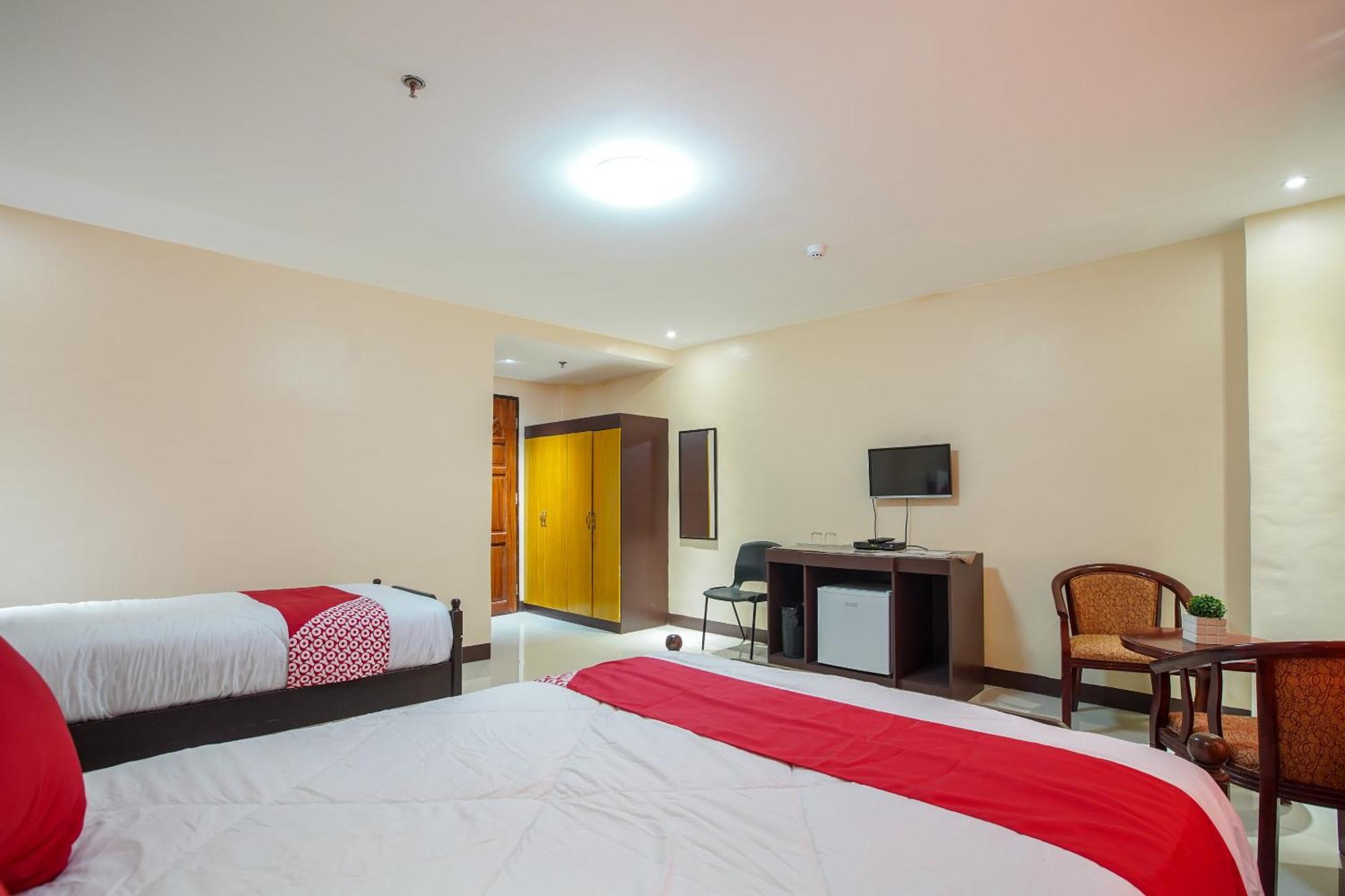 Oyo 236 Hotel Edmundo Pototan Extérieur photo