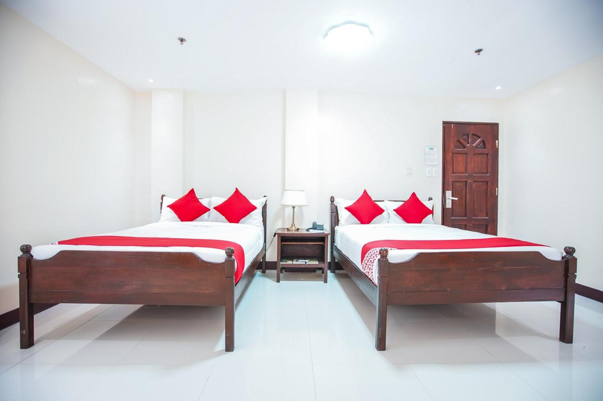 Oyo 236 Hotel Edmundo Pototan Extérieur photo