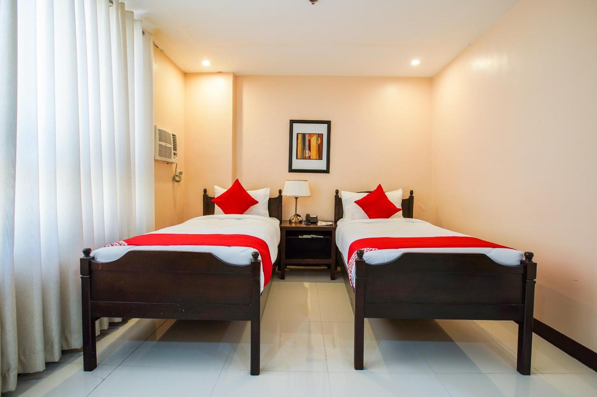 Oyo 236 Hotel Edmundo Pototan Extérieur photo