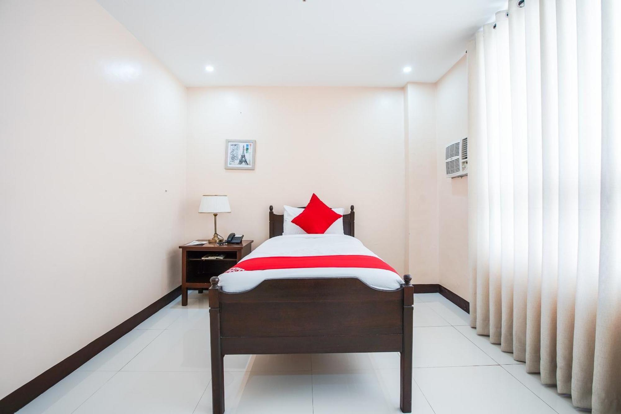 Oyo 236 Hotel Edmundo Pototan Extérieur photo