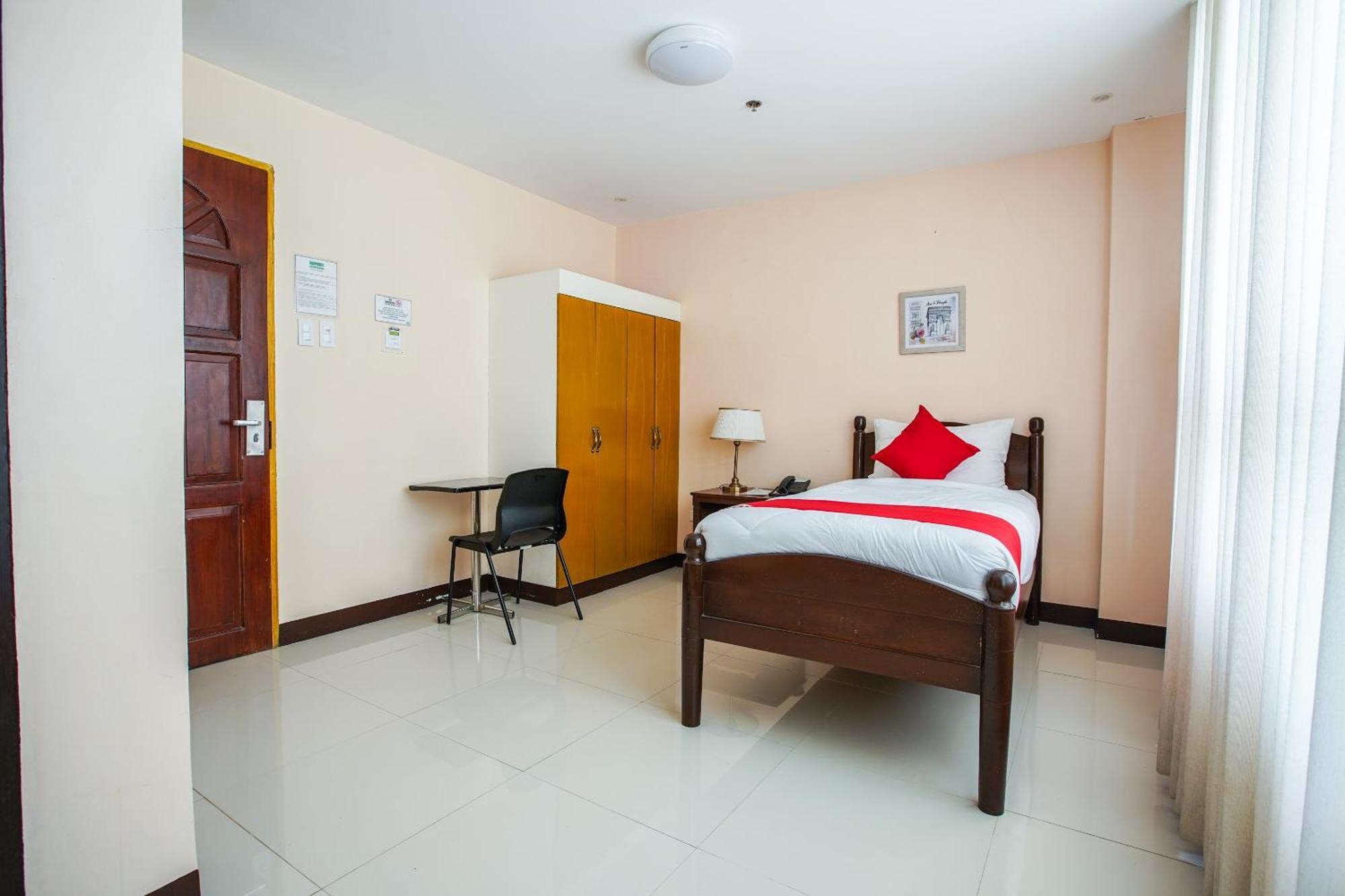 Oyo 236 Hotel Edmundo Pototan Extérieur photo