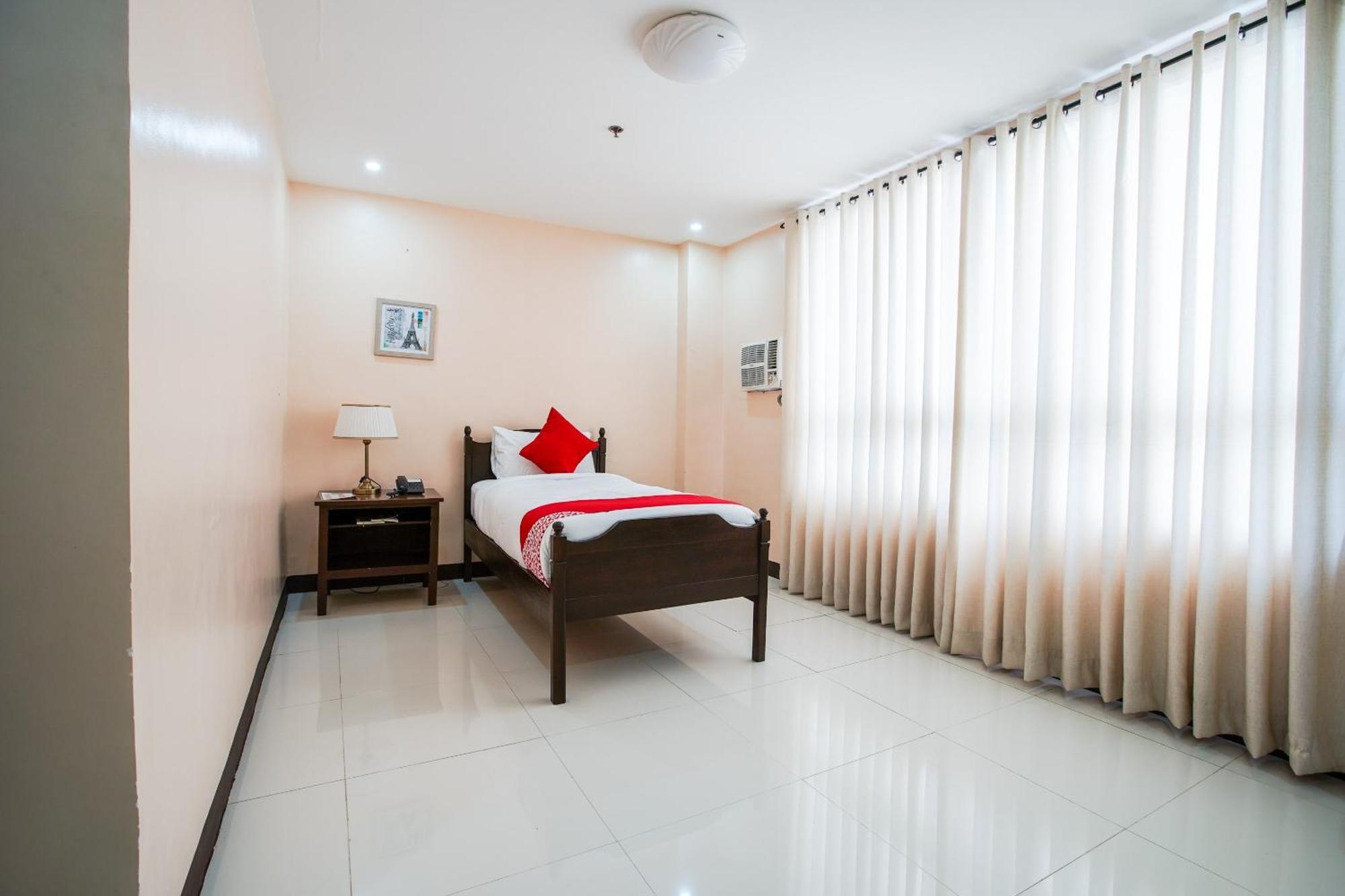 Oyo 236 Hotel Edmundo Pototan Extérieur photo